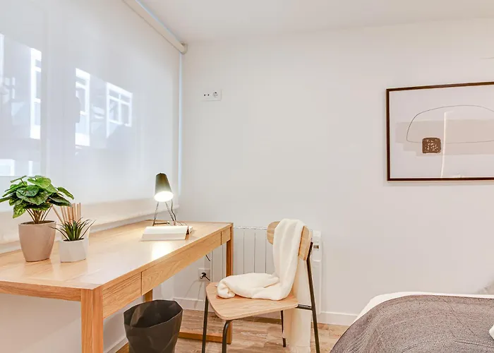 Diseno Con Garaje Gratis By Theblueapartments Com アパート ア・コルーニャ