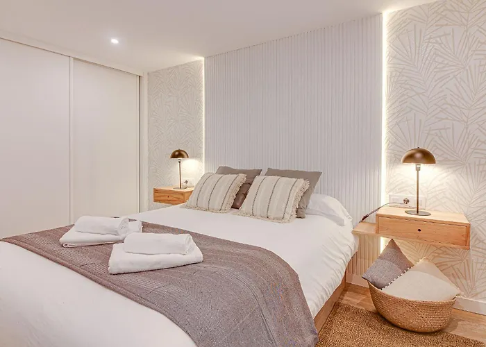 Diseno Con Garaje Gratis By Theblueapartments Com アパート ア・コルーニャ